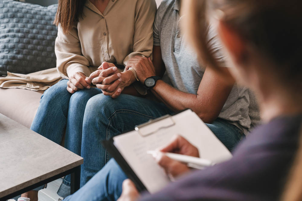 Couple in conversation with psychologist